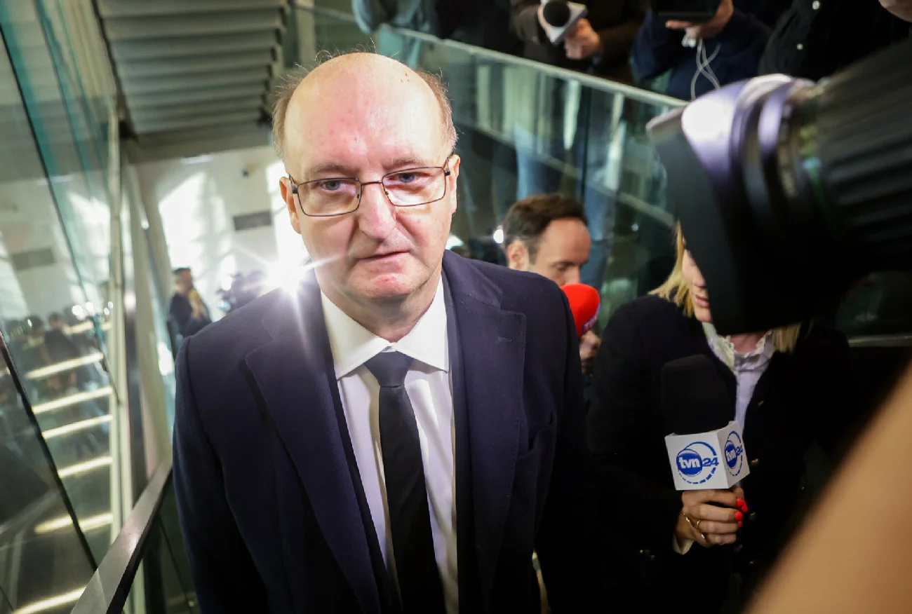 Piotr Wawrzyk zmienia front. Komisja ds. afery wizowej zarządziła przerwę.