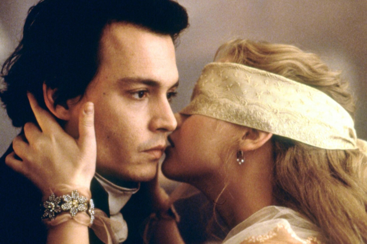 Ten film Tima Burtona mrozi krew w żyłach. Hit z Deppem wleciał na Netfliksa "Jeździec bez głowy" Tima Burtona na Netflix. To kultowy horror z Deppem