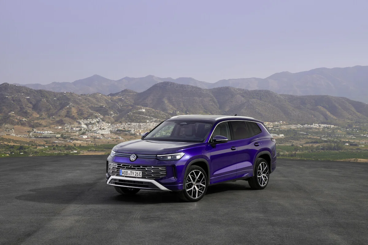 Volkswagen Tayron to drugi co do wielkości SUV marki z Wolfsburga w Europie oraz czwarty model produkowany w największej fabryce Grupy Volkswagen. Poznajcie jego główne atuty.