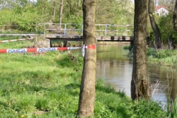 Zwłoki dziewczynki znaleziono na brzegu rzeki Krztyni.