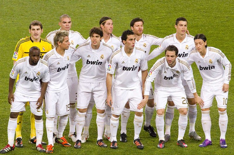 Wielki Real Madryt przed meczem. Być może dzięki gdańskiej szkółce za kilka, kilkanaście lat na takim zdjęciu zobaczymy jakiegoś Polaka.