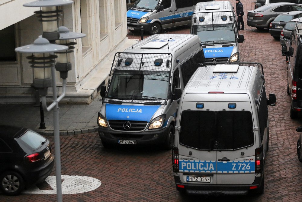 Policja zbiera dowody na akty "przemocy" wobec parlamentarzystów.