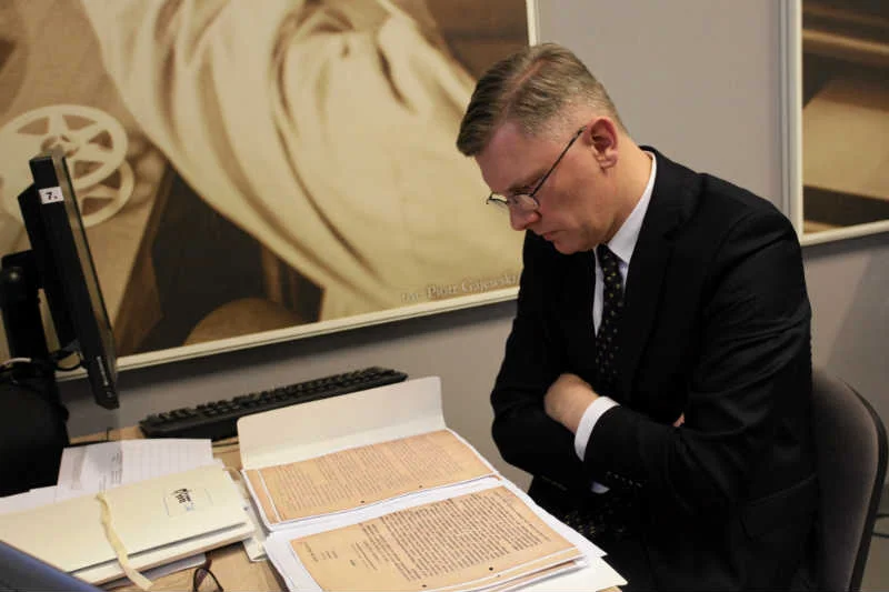 Państwowa firma wsparła 50 tysiącami złotych książkę o Lechu Kaczyńskim, której współautorem jest Sławomir Cenckiewicz.