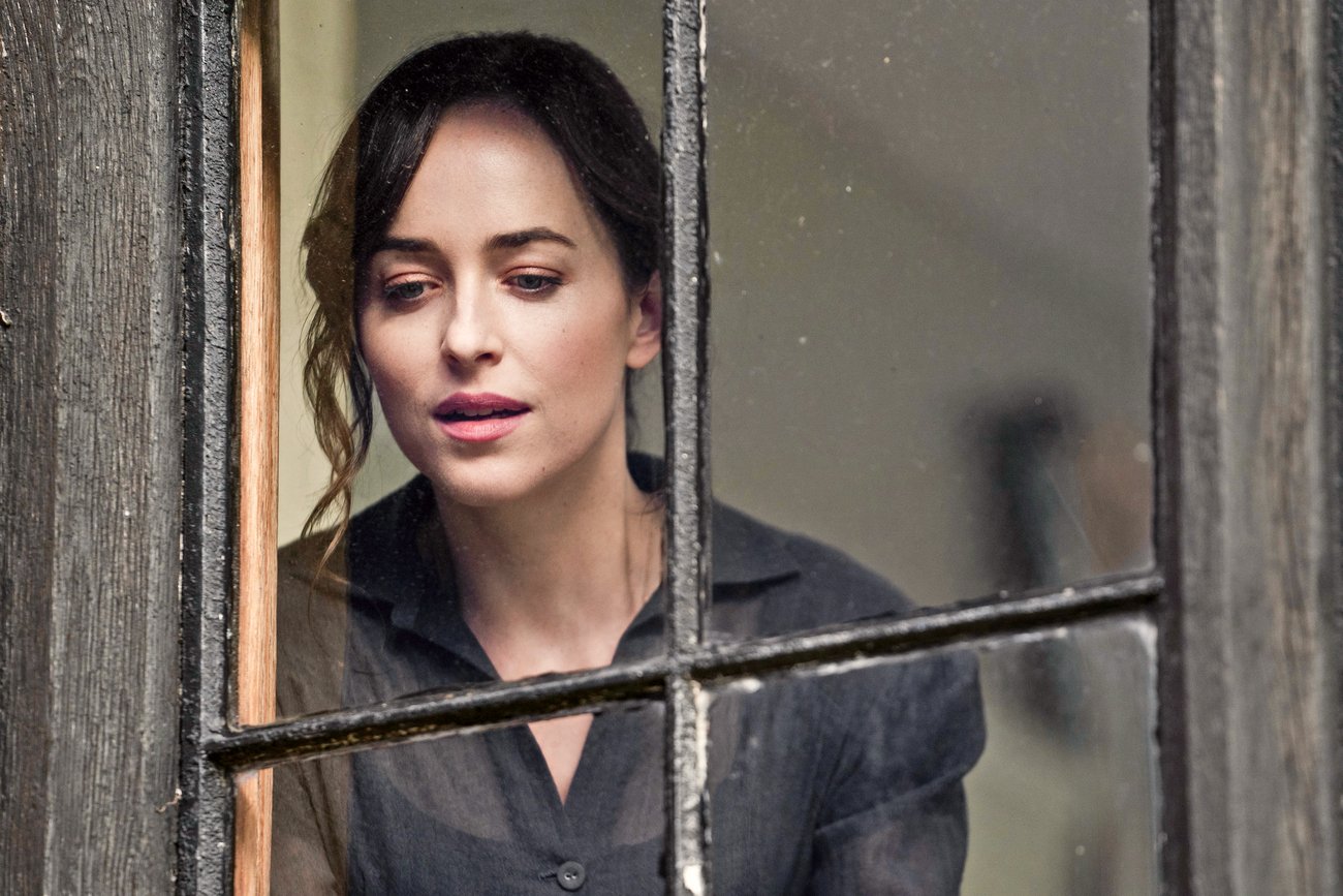 Dakota Johnson jako Anna Elliot w filmie "Perswazje" na podstawie powieści Jane Austen.