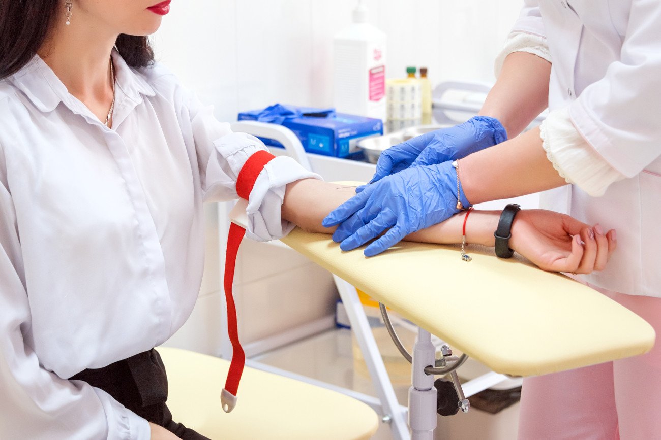 Jest kilka badań, które w zależności od naszego wieku, stanu zdrowia i ewentualnych potrzeb powinnyśmy robić. Oczywiście badanie piersi i cytologia to podstawa.