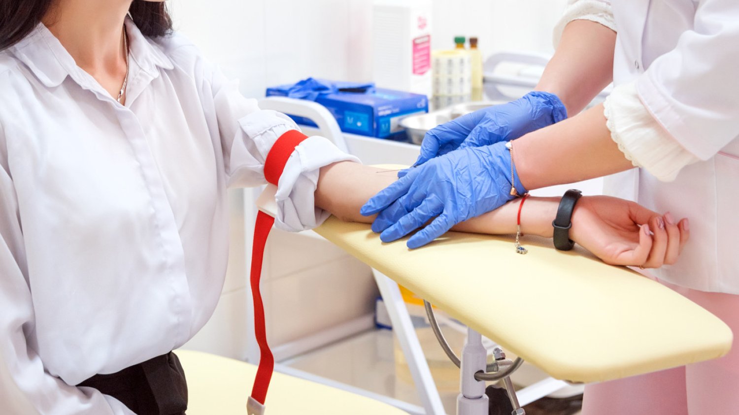 Jest kilka badań, które w zależności od naszego wieku, stanu zdrowia i ewentualnych potrzeb powinnyśmy robić. Oczywiście badanie piersi i cytologia to podstawa.