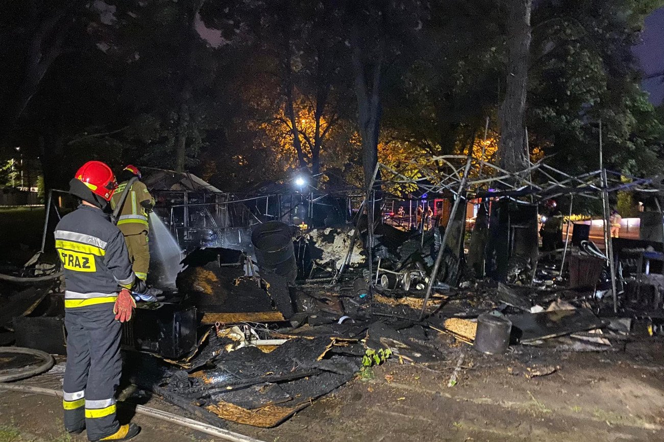 Pożar "Miasteczka Wolności" pod Sejmem.