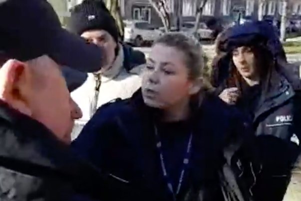 Przy pomniku prałata wybuchła awantura.