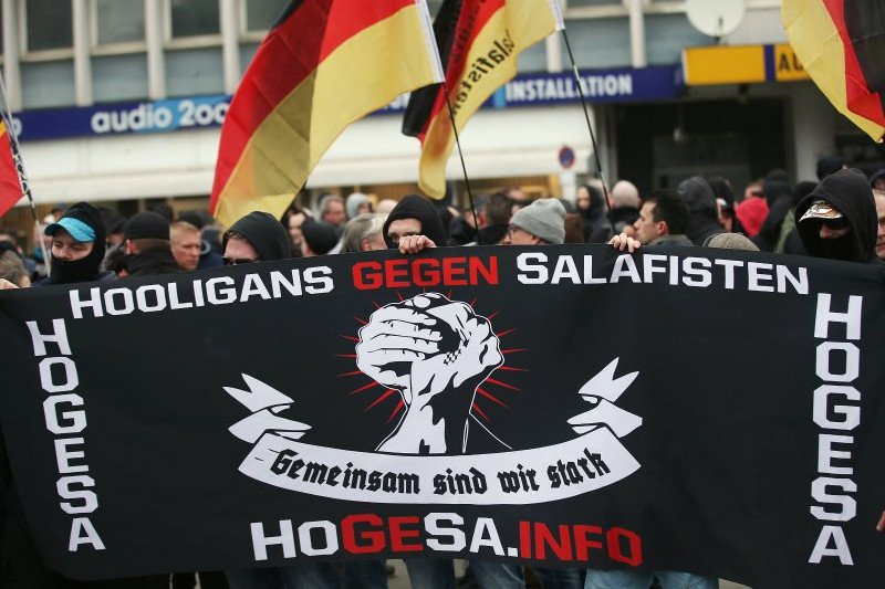 Salafici i przeciwnicy islamu demonstrowali na ulicach Wuppertalu