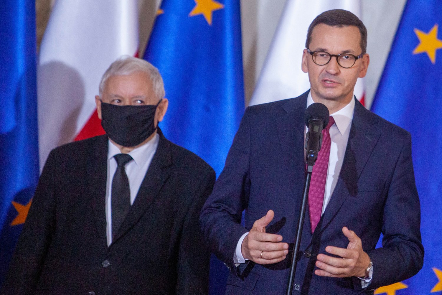 Z prognozy wyborczej serwisu LokalnaPolityka.pl wynika, że Prawo i Sprawiedliwość traci wyborców w miastach.