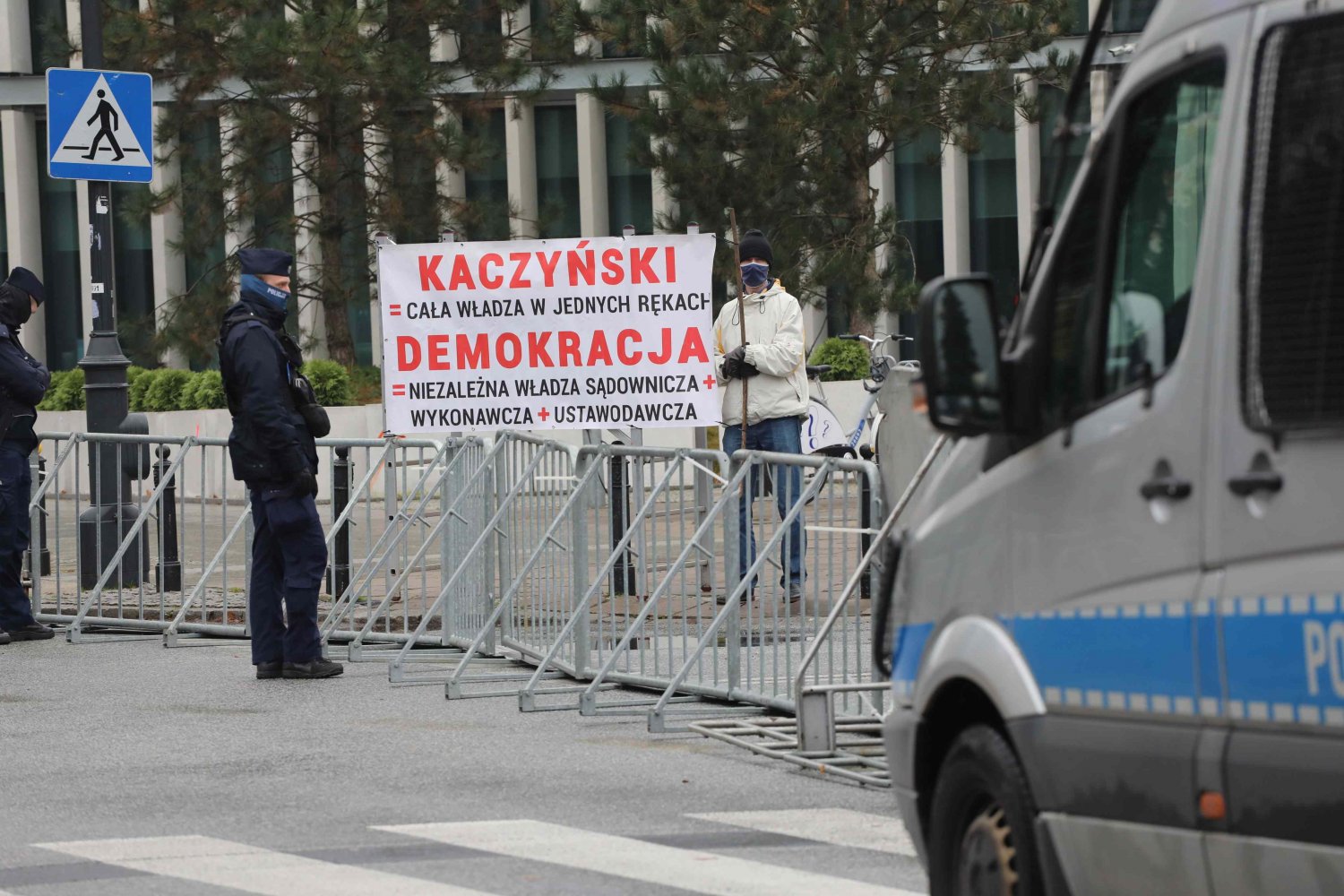 Przed Sejmem zostanie wybudowana potężna brama, która odgrodzi parlamentarzystów od protestujących.