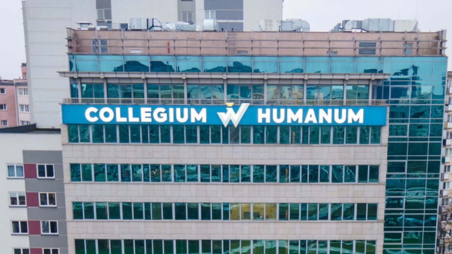 "Collegium kolegów" w tv. O tej godzinie TVN24 wyemituje reportaż. O której godzinie "Collegium kolegów" w tv? Premiera reportażu w TVN24.