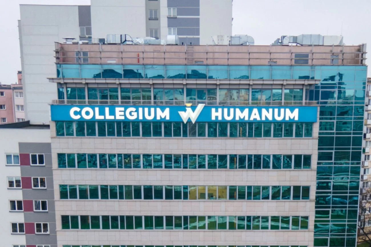"Collegium kolegów" w tv. O tej godzinie TVN24 wyemituje reportaż. O której godzinie "Collegium kolegów" w tv? Premiera reportażu w TVN24.
