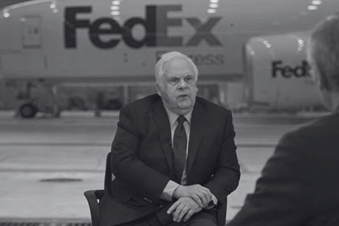 Fred Smith nie żyje. Był twórcą jednej z najbardziej znanych firm na świecie