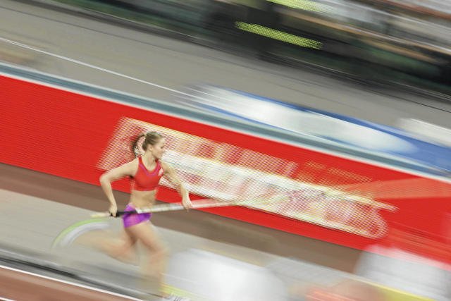 Za świetne wyniki należą się ... szklanki – Kamila Przybyła właśnie tak została doceniona przez klub.