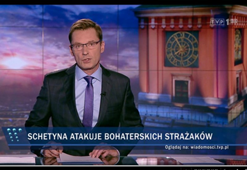 Na kreatywność piszących paski w "Wiadomościach" można liczyć. Szkoda, że w materiale TVP minister Błaszczak oprócz przekazania emocji, nie odniósł się do uwag Grzegorza Schetyny.