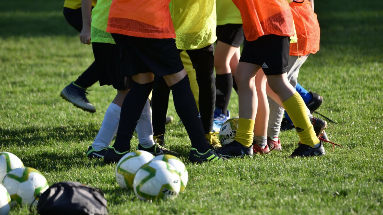 Fundacja Dajemy Dzieciom Siłę postanowiła zbadać zjawisko przemocy wśród dzieci uprawiających sport. Wyniki są porażające.