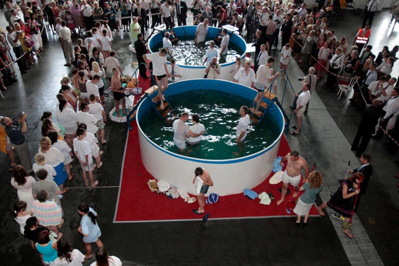 Chrzest Świadków Jehowy