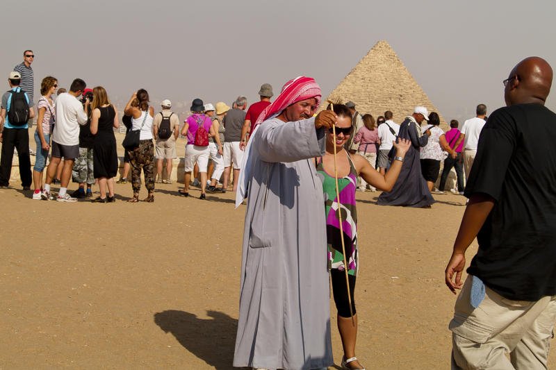 W egzotycznych miejscach za zdjęcie z lokalsem trzeba zwykle zapłacić.