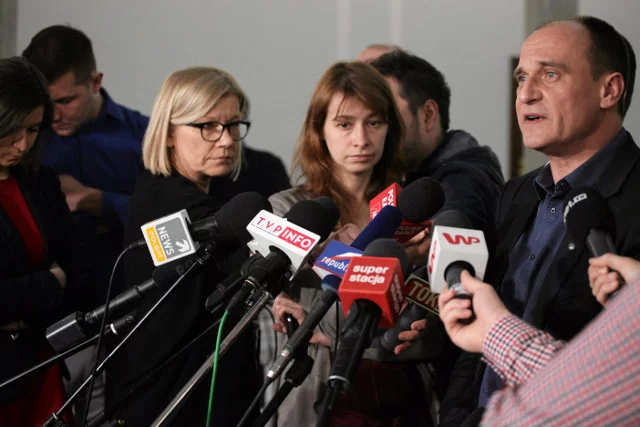 Działacze Kukiz '15 zbierający głosy za referendum zostali dziś zaatakowani w Toruniu