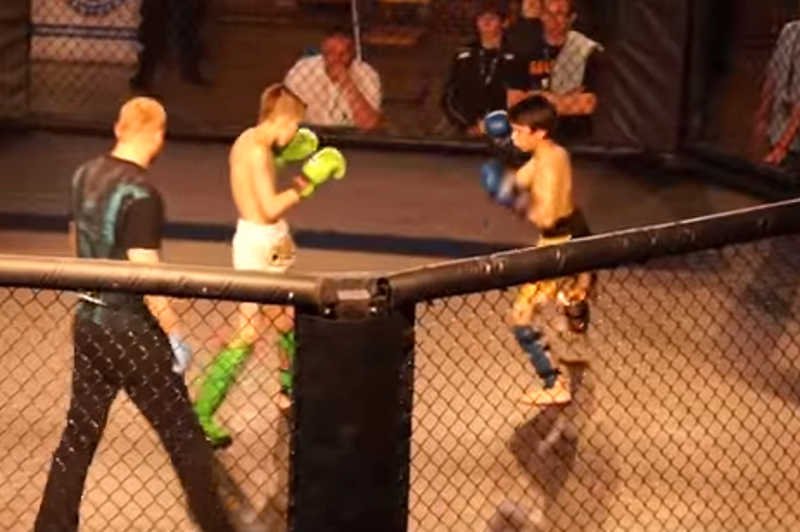 12-latek ciężko znokautowany na gali MMA