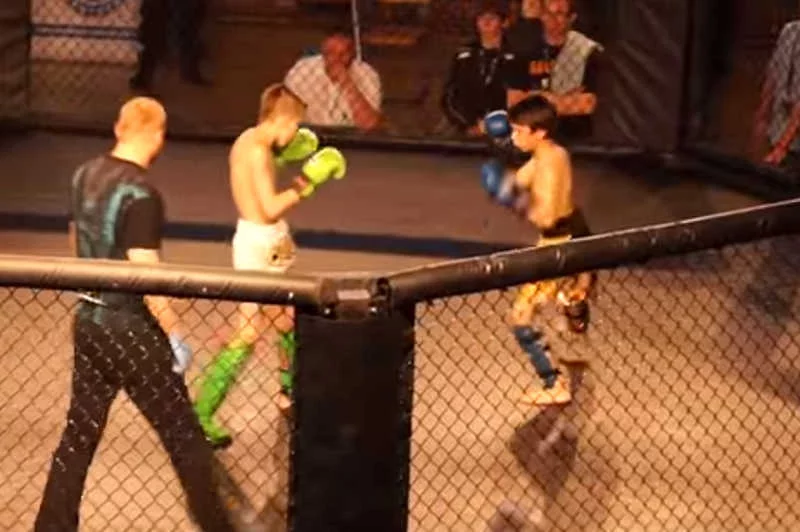 12-latek ciężko znokautowany na gali MMA