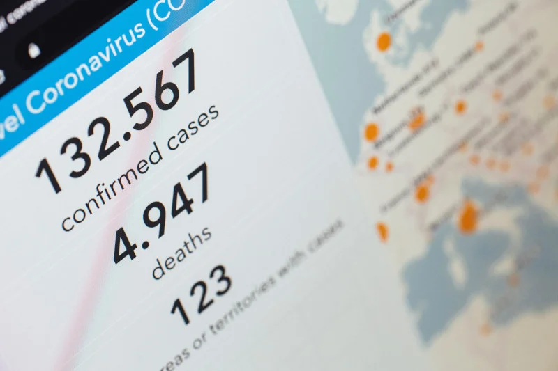 Jak Polska radzi sobie z COVID-19 na tle innych? Wyniki rankingu Bloomberg.