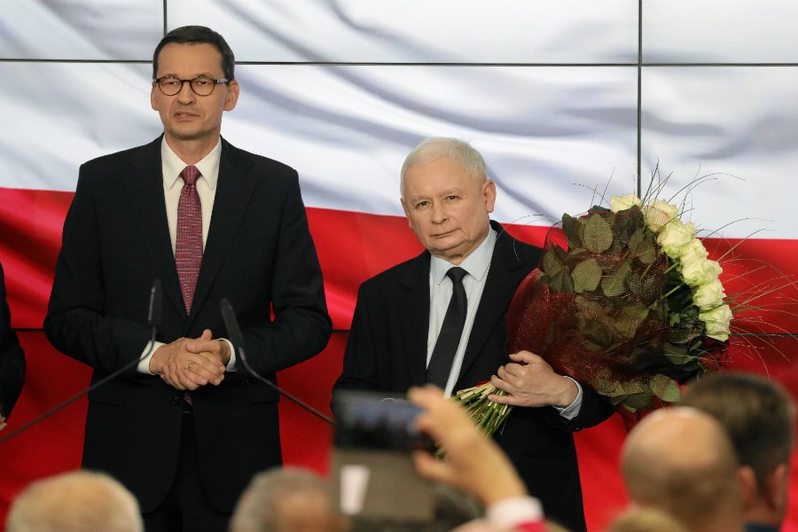 Według danych PKW z ponad 42 proc. obwodowych komisji wyborczych przewaga Prawa i Sprawiedliwości rośnie w porównaniu do badań late poll i exit poll.