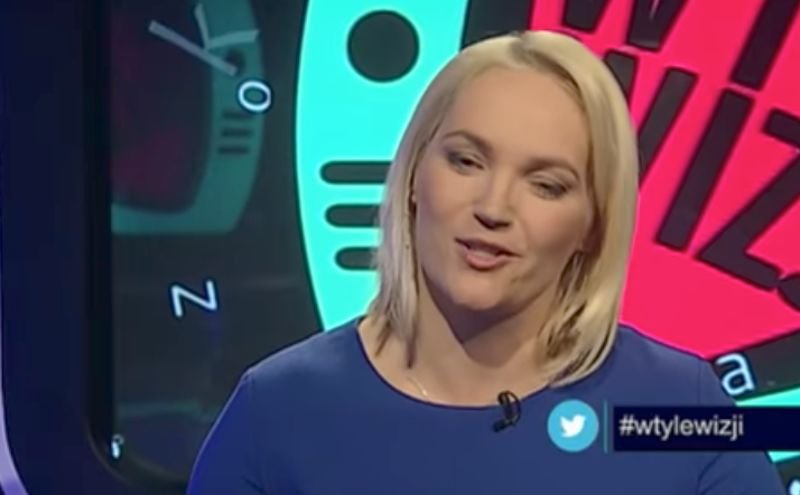 Dominika Figurska w roli prowadzącej "W tyle wizji".