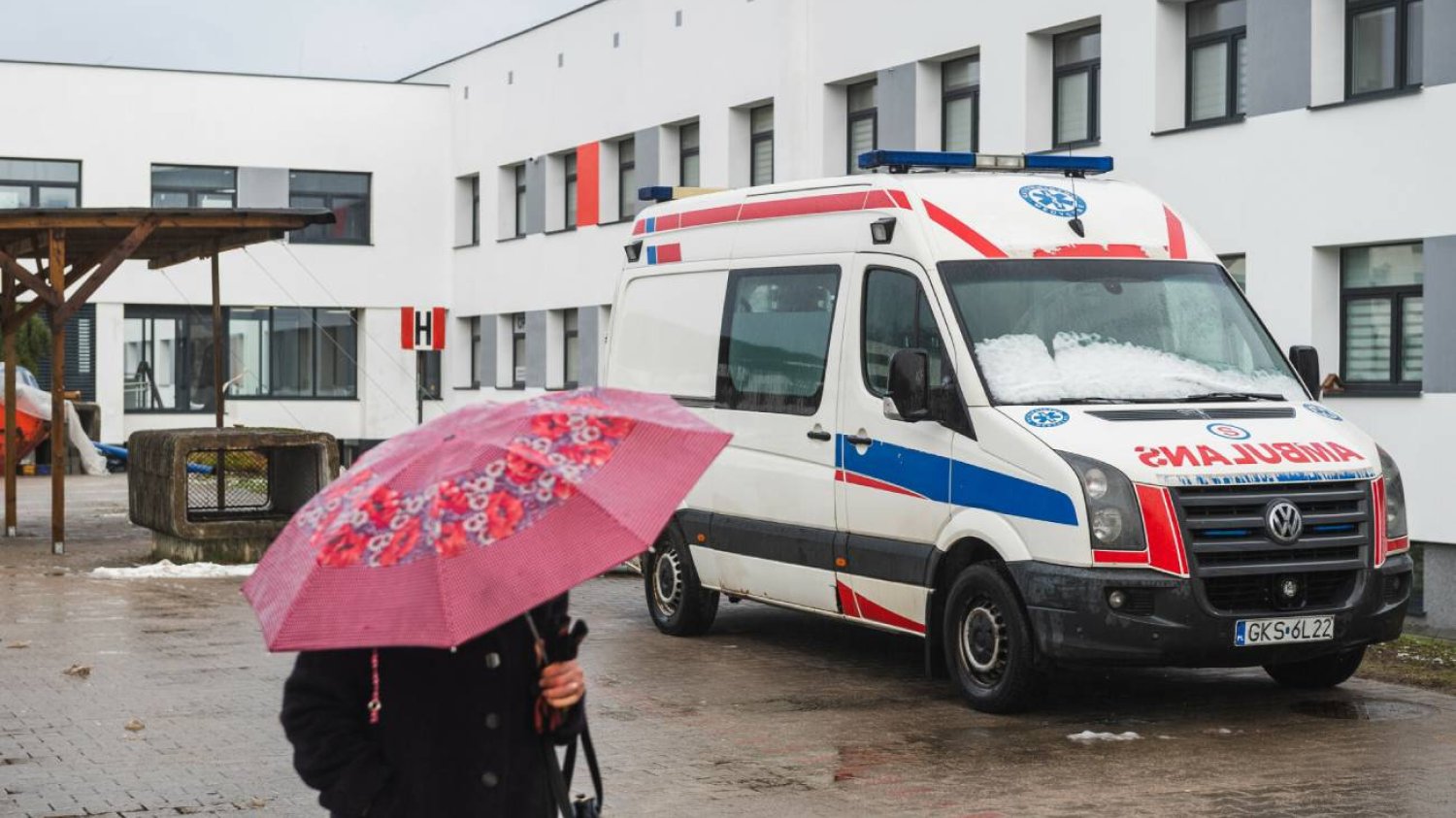 Koło: niemowlę w szpitalu z obrażeniami głowy. Matka się tłumaczy