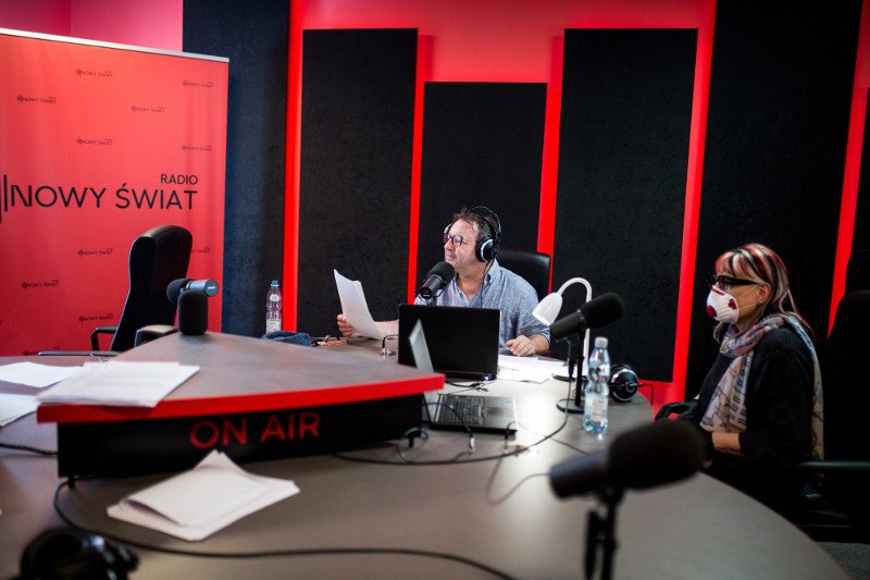 Zdjęcie z pierwszego dnia nadawania Radia Nowy Świat. Na zdjęciu Magda Jethon i Zbigniew Zamachowski.