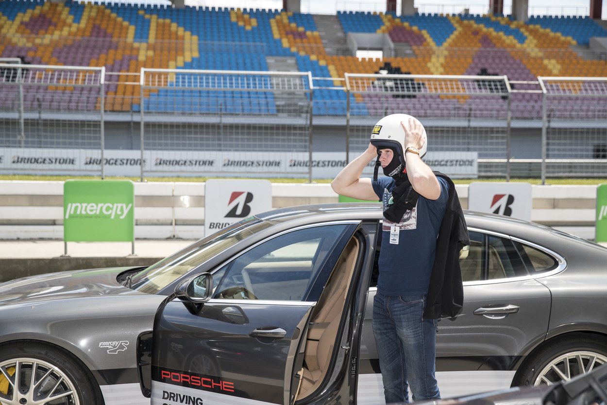 Porsche Driving Center w Stambule to gratka dla każdego, kto lubi sportowe samochody.