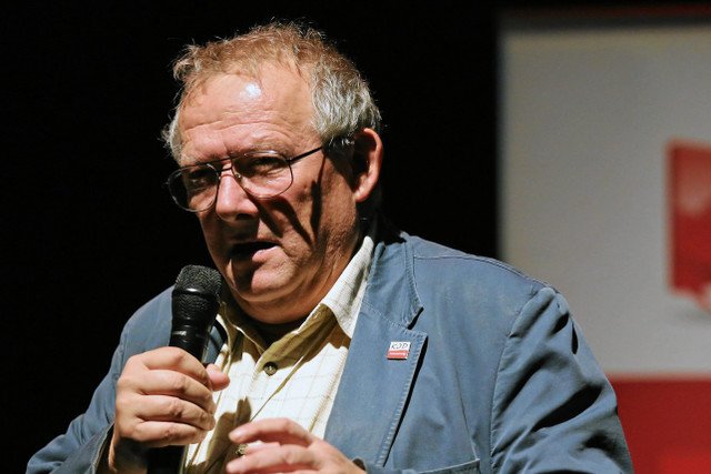 "Gazeta Polska" sprowokowała brata Michnika. Oskarżany o stalinowskie zbrodnie jest za KOD-em.