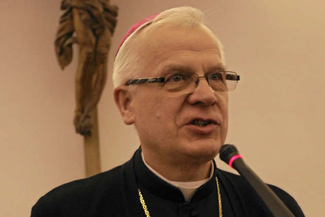 Abp Józef Michalik powiedział, że przyczyną pedofilii są m.in. feministki i pornografia.