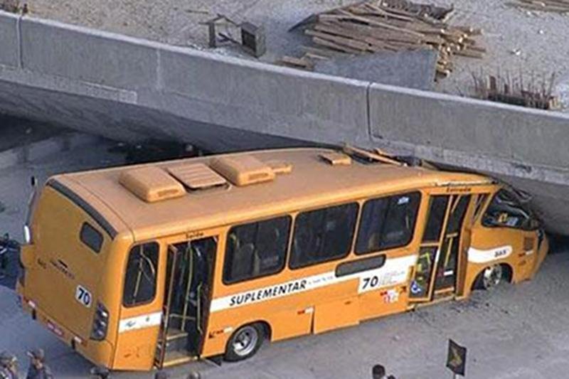 W Brazylii wiadukt zawalił się na autobus