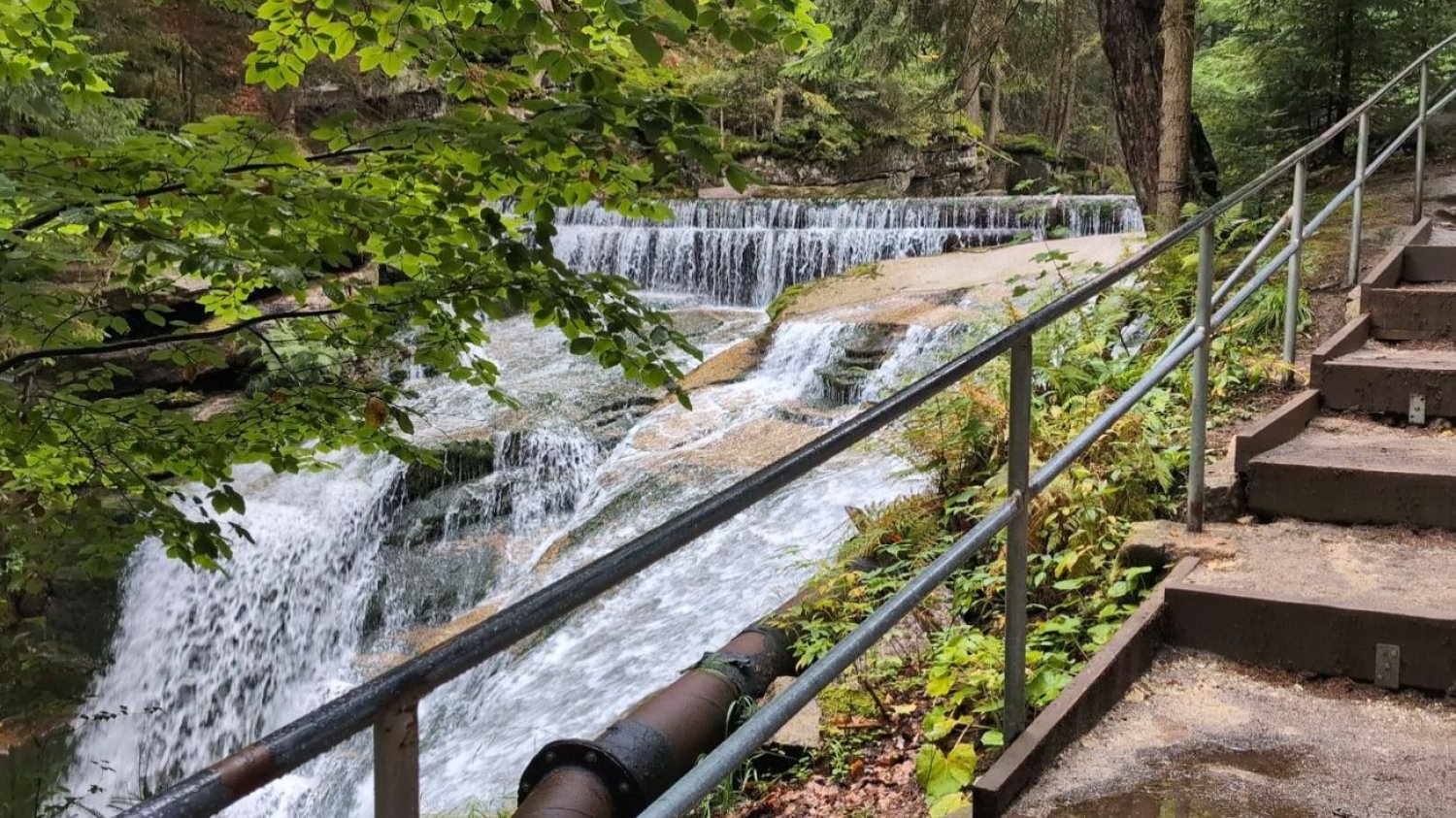 Karkonoski Park Narodowy zamknął szlak do wodospadu Szklarki