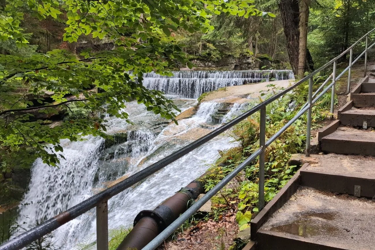 Wodospad Szklarki Karkonoski Park Narodowy zamknął szlak do wodospadu Szklarki