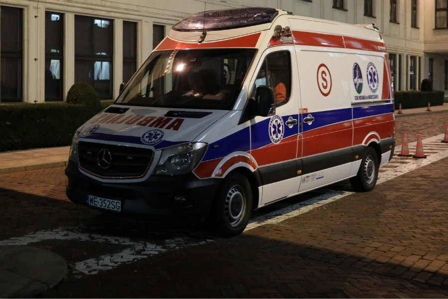 Lekarka ze szpitala w Knurowie na Śląsku złamała zasady kwarantanny i zajmowała się pacjentami. Sprawę bada policja Na Śląsku wybuchła panika. Lekarka z Knurowa miała złamać zasady kwarantanny i zajmować się pacjentami.