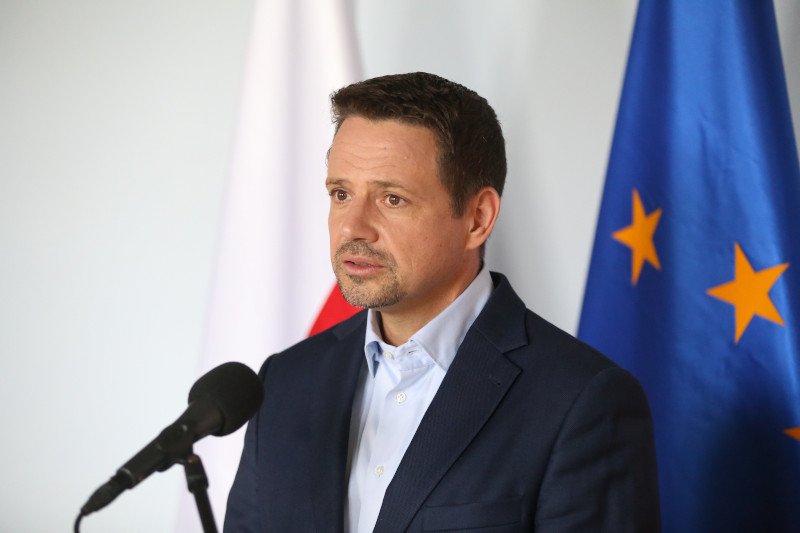 Trzaskowski obiecuje, że podczas Rady Gabinetowej poruszy temat masowych zwolnień.