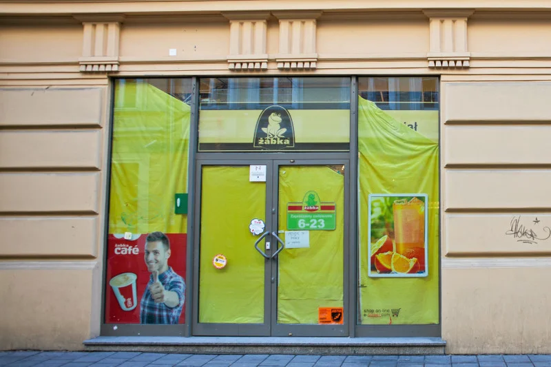 Sklepy franczyzowe mają być zamknięte we wszystkie niedziele. Inne osiedlowe sklepiki mogą być otwarte - przewiduje projekt "Solidarności"