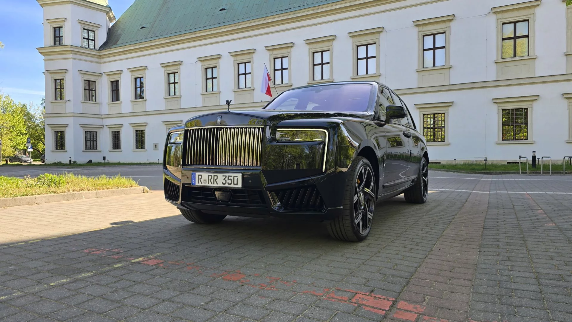 Zrobiłem 800 km Rolls-Roycem Cullinanem II Black Badge. Jak szofer bogacza na trasie Warszawa-Ryga
