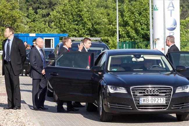 Donald Tusk ma na co dzień do dyspozycji również niemieckie auto marki Audi.