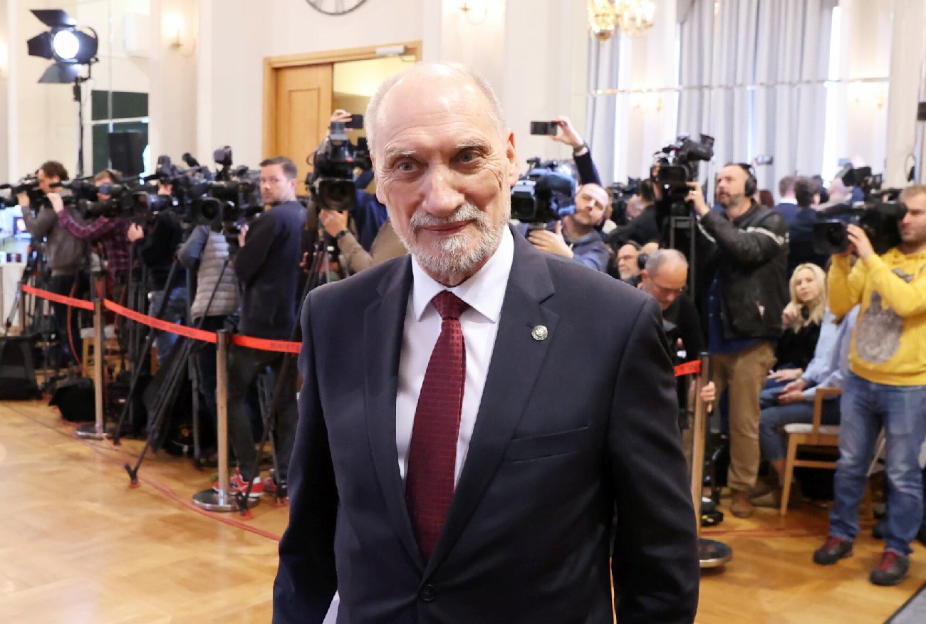 "Fakty" TVN o raporcie Macierewicza: Słowa to nie dowody