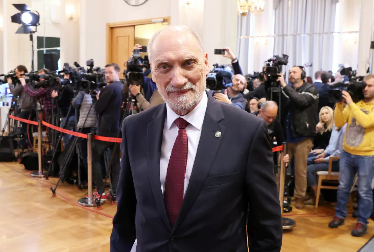 "Fakty" TVN o raporcie Macierewicza: Słowa to nie dowody
