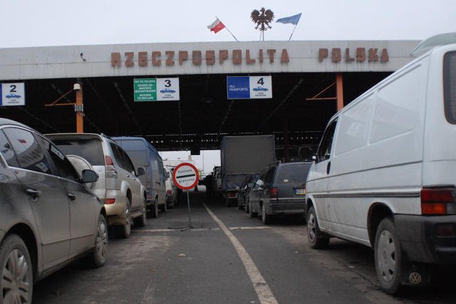 Na granicy polsko-ukraińskiej zatrzymano Francuza. Przewoził broń i ładunki wybuchowe, planował zamach w Paryżu.