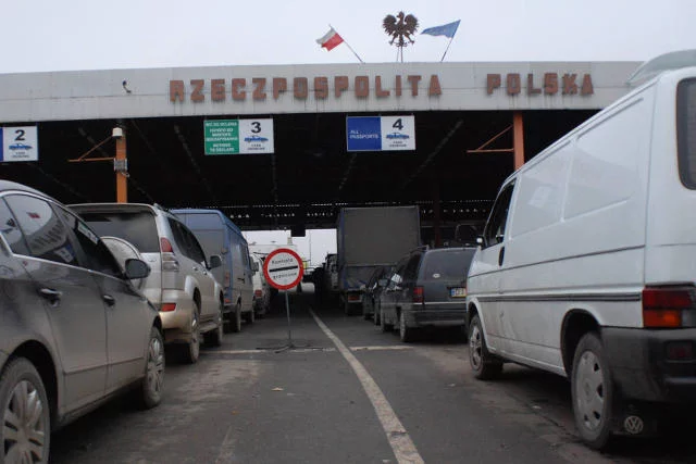 Na granicy polsko-ukraińskiej zatrzymano Francuza. Przewoził broń i ładunki wybuchowe, planował zamach w Paryżu.