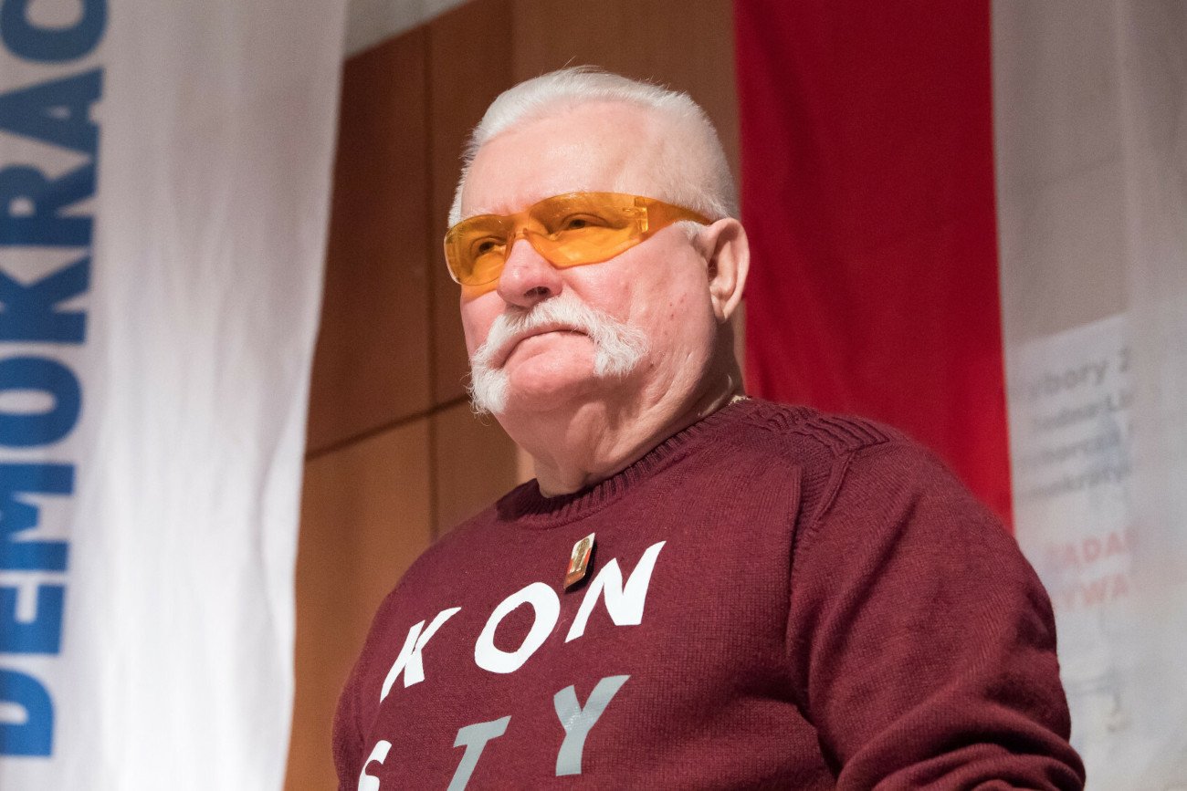 Sławomir Cenckiewicz wygrał w sądzie z Wałęsą. "Precz z komuną i agenturą!".