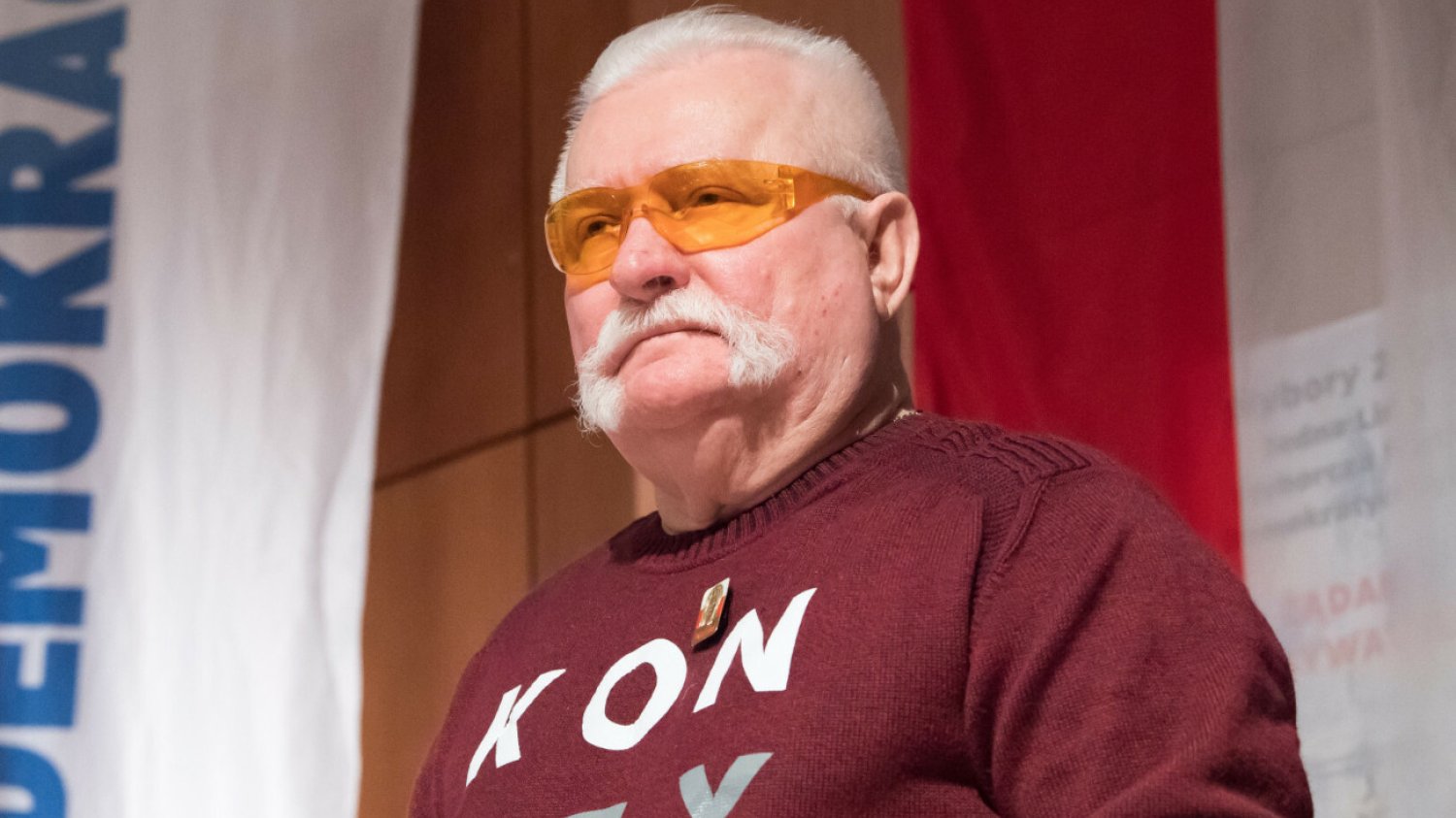 Sławomir Cenckiewicz wygrał w sądzie z Wałęsą. "Precz z komuną i agenturą!".