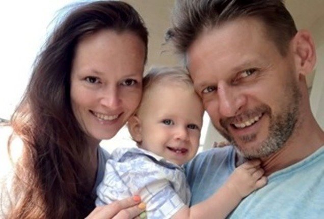 Ukochana Michała Wójcika z "Ani Mru-Mru" zachorowała na nowotwór i wymaga specjalistycznego leczenia w klinice. Komik poprosił o "Pomoc dla Jani". Michał Wójcik zainicjował akcję "Pomoc dla Jani". Matka jego czwartego dziecka cierpi na chorobę nowotworową.