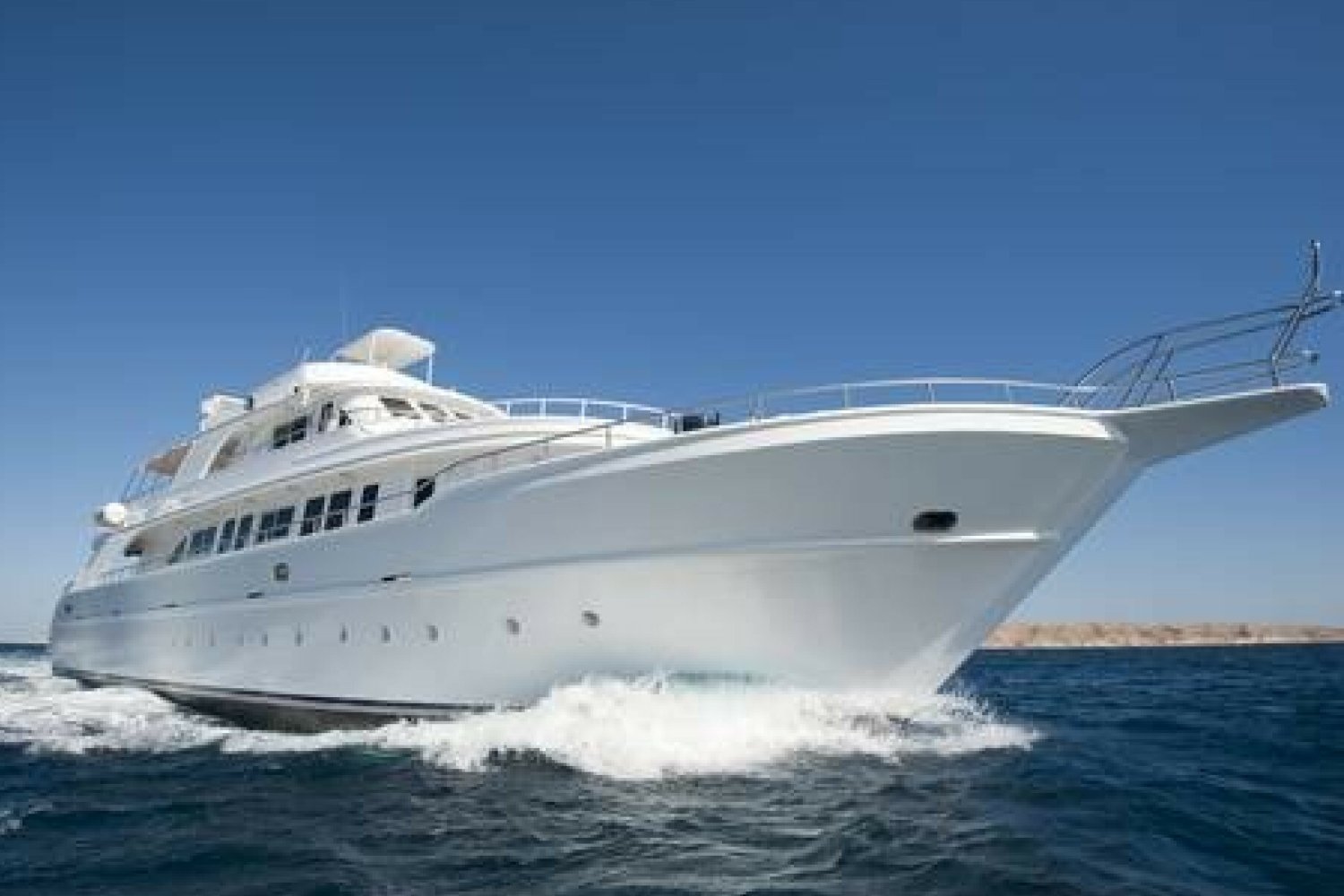 Jach z Polakami na pokładzie zaczął tonąć w Egipcie.